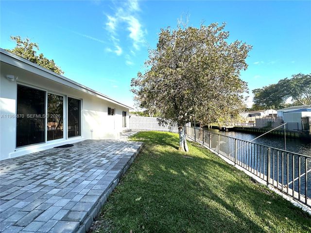 3042 Hayes St, Hollywood, FL 33021