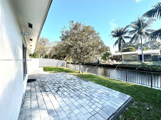 3042 Hayes St, Hollywood, FL 33021