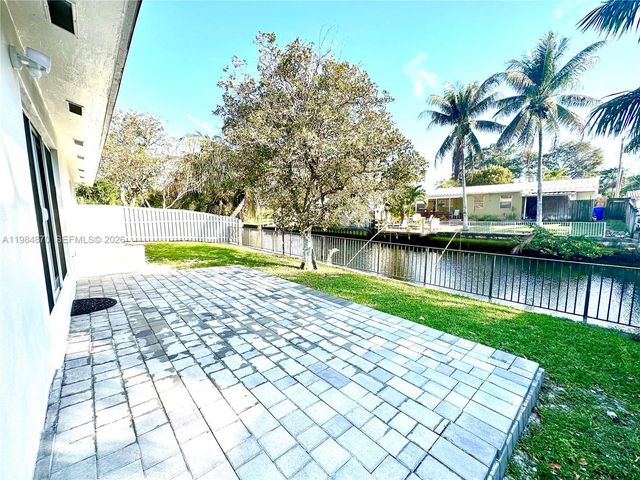 3042 Hayes St, Hollywood, FL 33021