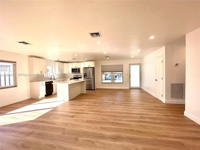 3042 Hayes St, Hollywood, FL 33021