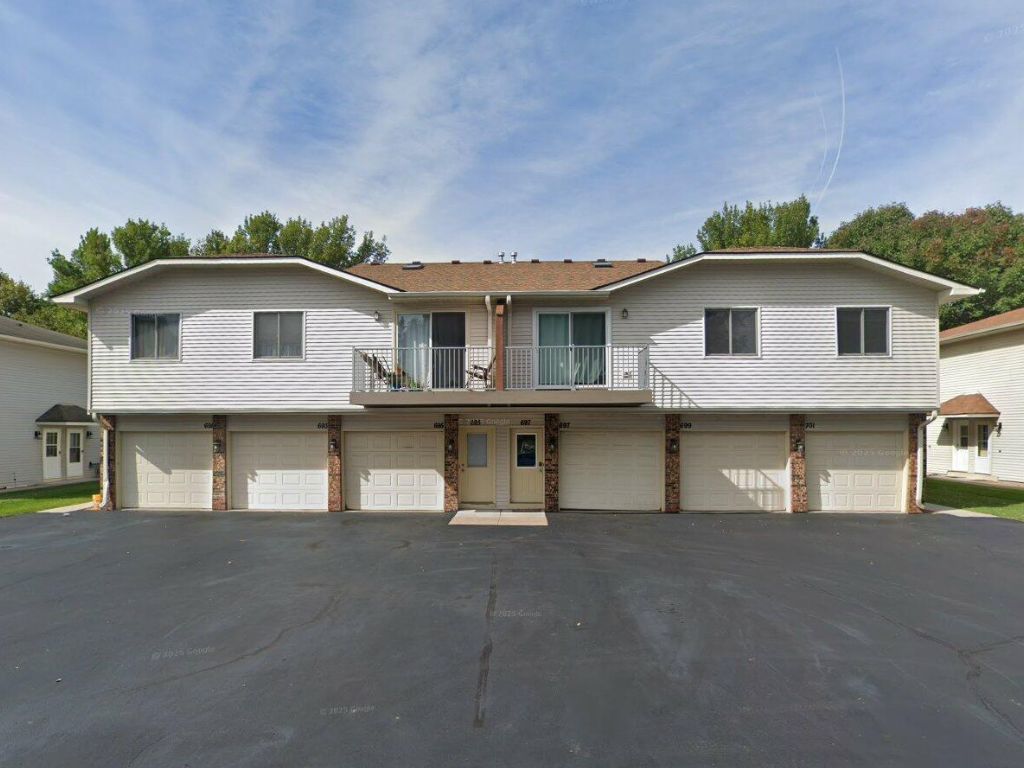 697 Parkside Drive 697H, Vadnais Heights, MN 55127