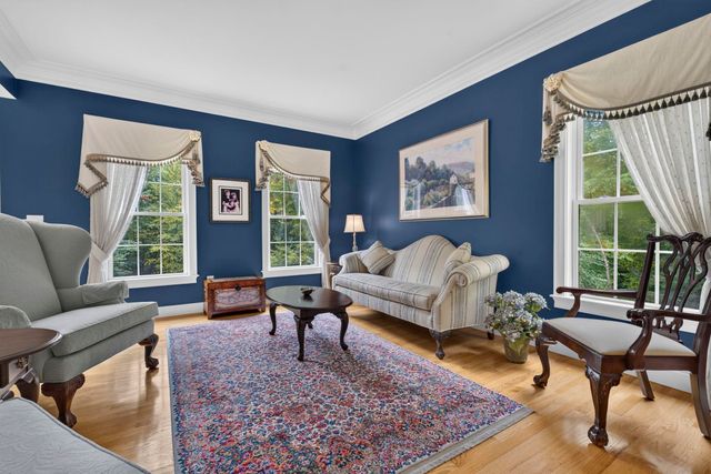 39 Colonel Daniels Drive, Bedford, NH 03110
