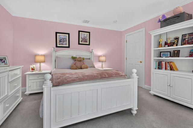 39 Colonel Daniels Drive, Bedford, NH 03110