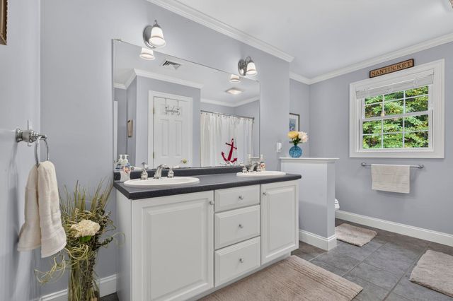 39 Colonel Daniels Drive, Bedford, NH 03110
