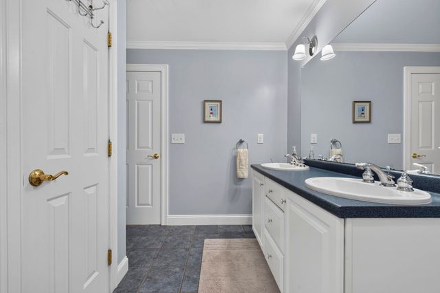 39 Colonel Daniels Drive, Bedford, NH 03110