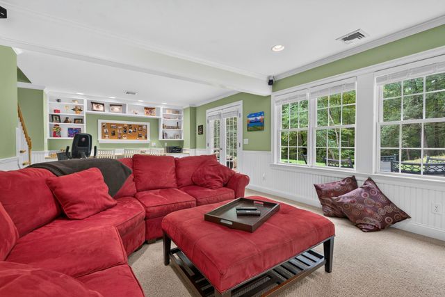 39 Colonel Daniels Drive, Bedford, NH 03110