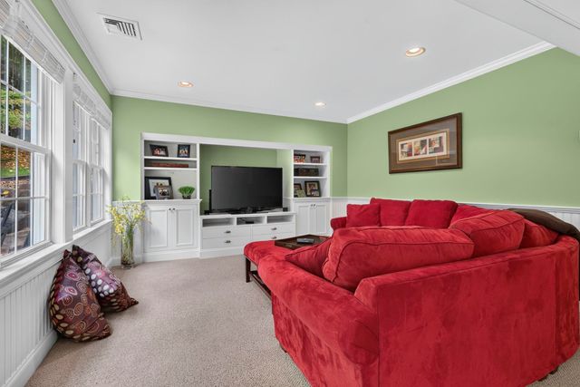 39 Colonel Daniels Drive, Bedford, NH 03110