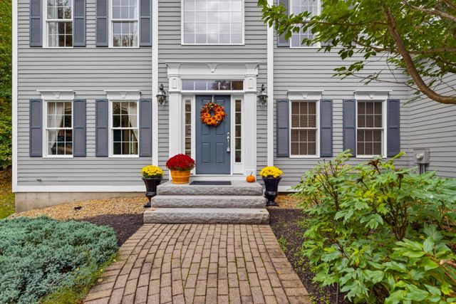 39 Colonel Daniels Drive, Bedford, NH 03110