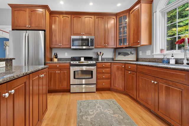 39 Colonel Daniels Drive, Bedford, NH 03110