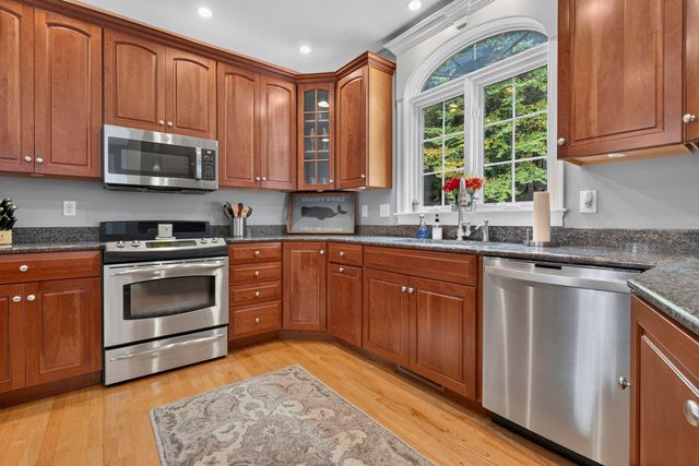39 Colonel Daniels Drive, Bedford, NH 03110