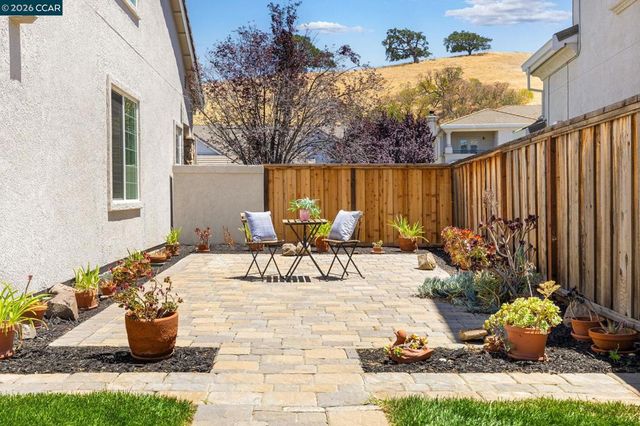 1047 Rolling Woods Way, Concord, CA 94521