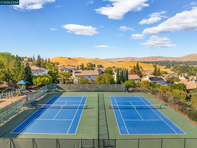 1047 Rolling Woods Way, Concord, CA 94521