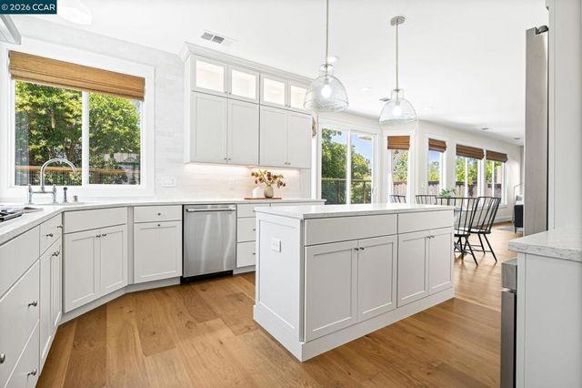 1047 Rolling Woods Way, Concord, CA 94521