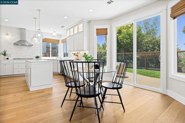 1047 Rolling Woods Way, Concord, CA 94521