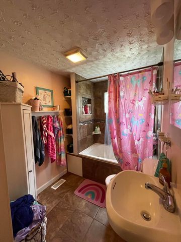 390 Meenach Lane 390 Meenach Lane, Springfield, OH 45505