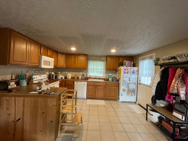 390 Meenach Lane 390 Meenach Lane, Springfield, OH 45505