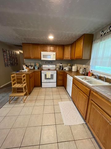 390 Meenach Lane 390 Meenach Lane, Springfield, OH 45505