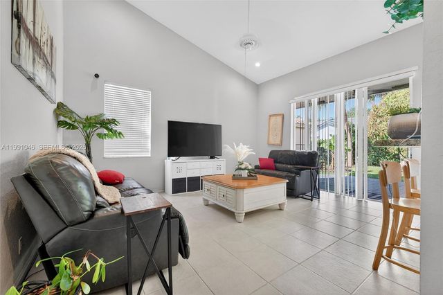 5318 NW 57th Ave, Coral Springs, FL 33067