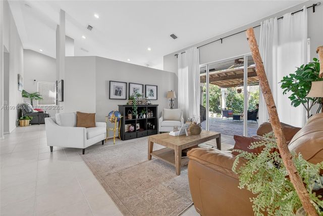 5318 NW 57th Ave, Coral Springs, FL 33067