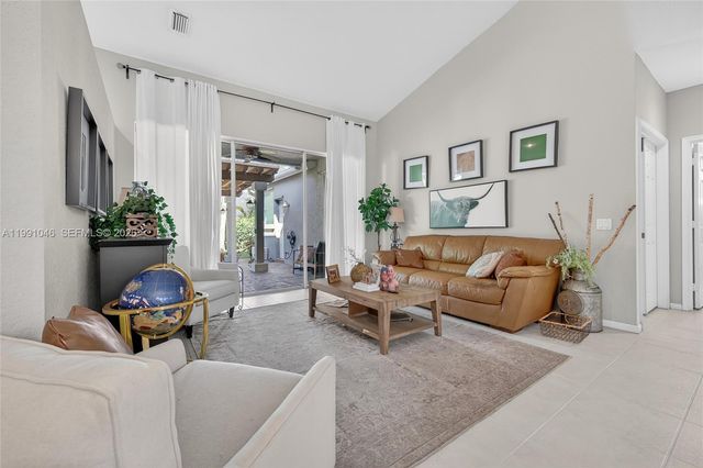 5318 NW 57th Ave, Coral Springs, FL 33067