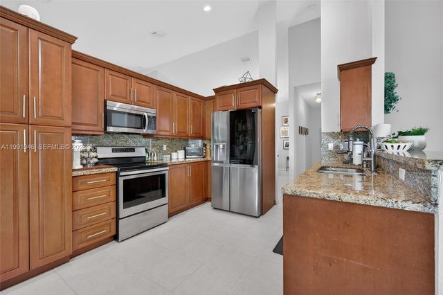 5318 NW 57th Ave, Coral Springs, FL 33067