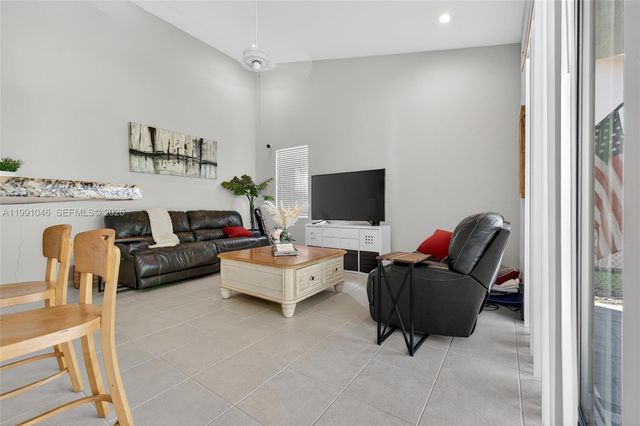 5318 NW 57th Ave, Coral Springs, FL 33067