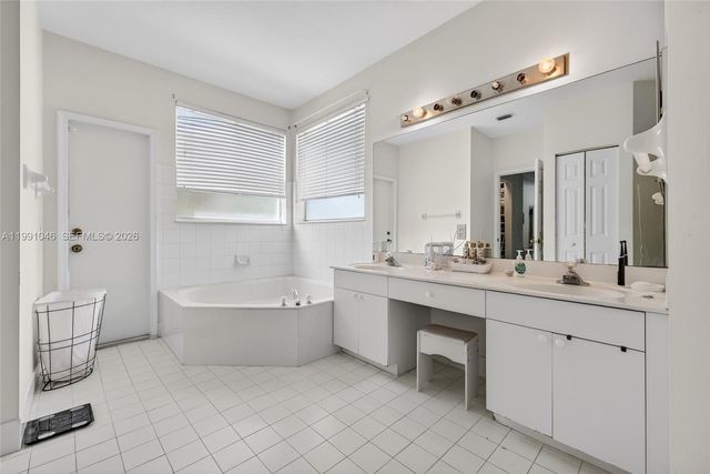 5318 NW 57th Ave, Coral Springs, FL 33067