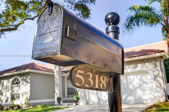 5318 NW 57th Ave, Coral Springs, FL 33067