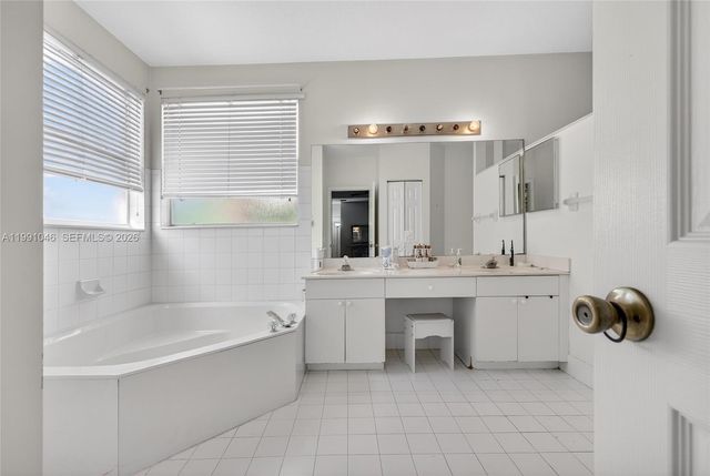 5318 NW 57th Ave, Coral Springs, FL 33067