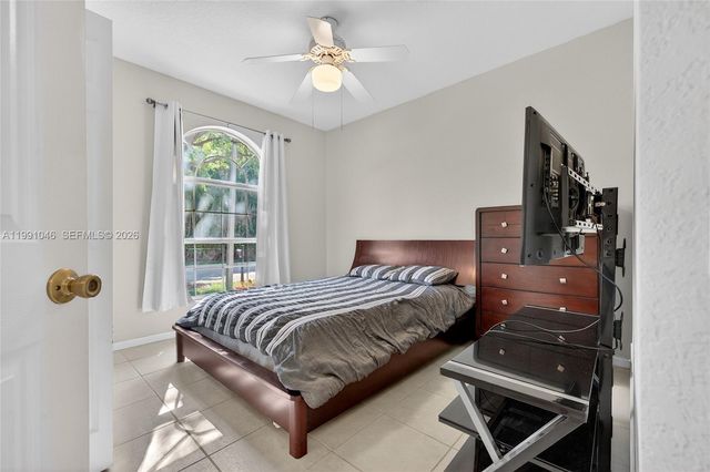 5318 NW 57th Ave, Coral Springs, FL 33067