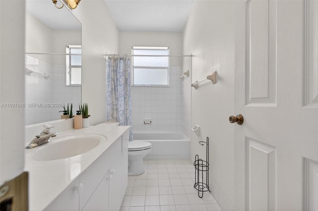 5318 NW 57th Ave, Coral Springs, FL 33067