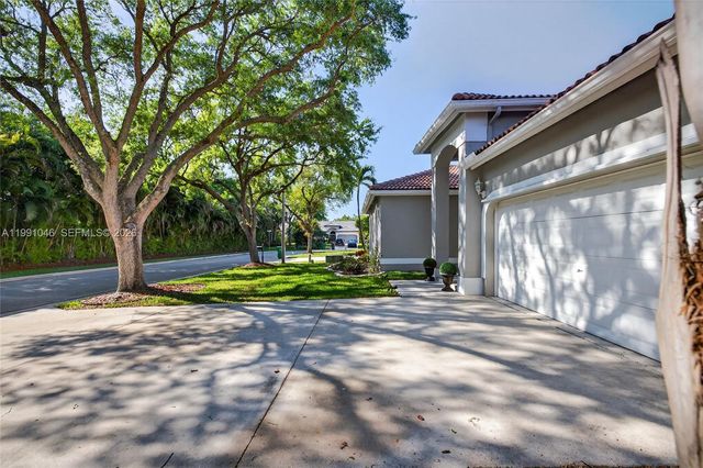 5318 NW 57th Ave, Coral Springs, FL 33067