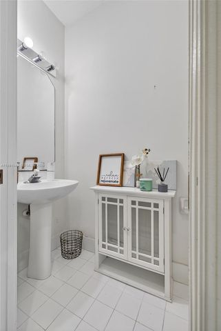 5318 NW 57th Ave, Coral Springs, FL 33067