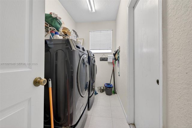 5318 NW 57th Ave, Coral Springs, FL 33067