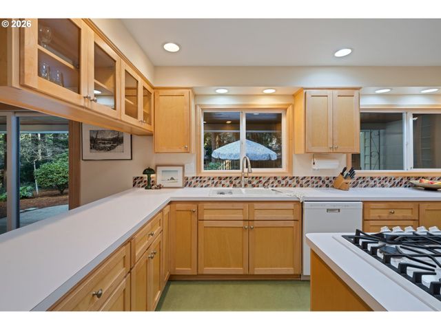 6167 Sw MILES Ct, Portland, OR 97219