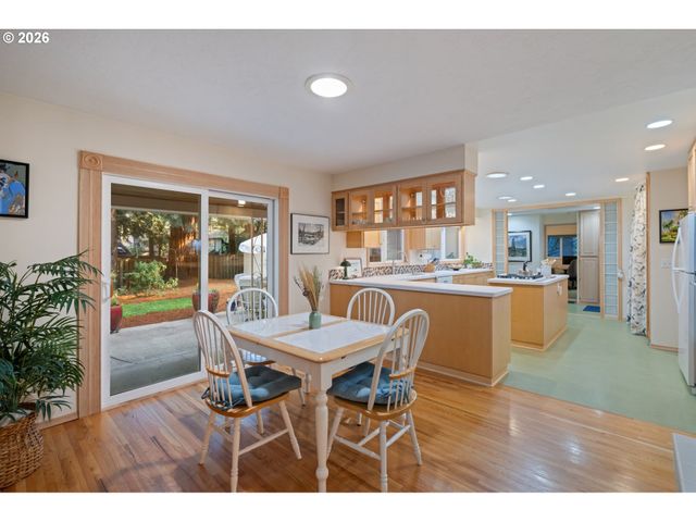 6167 Sw MILES Ct, Portland, OR 97219