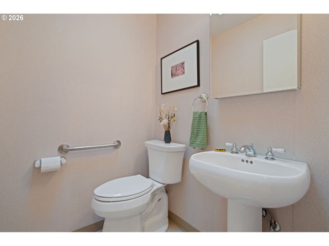 6167 Sw MILES Ct, Portland, OR 97219