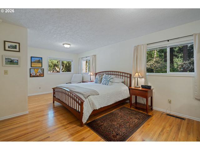 6167 Sw MILES Ct, Portland, OR 97219