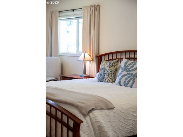 6167 Sw MILES Ct, Portland, OR 97219