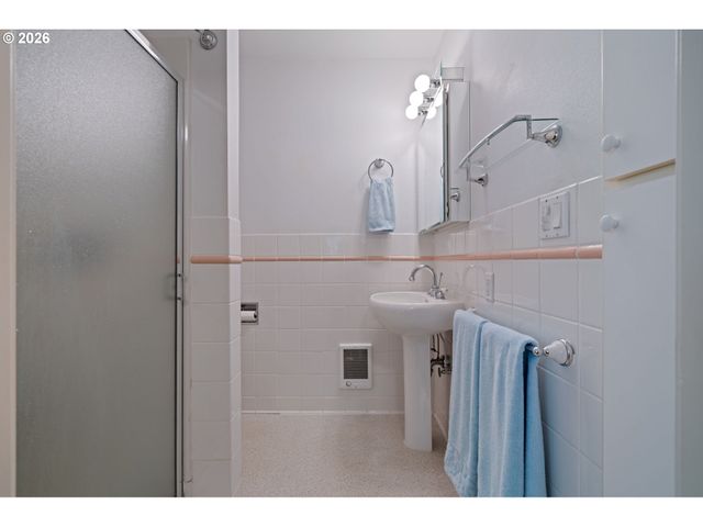 6167 Sw MILES Ct, Portland, OR 97219