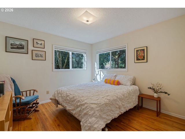 6167 Sw MILES Ct, Portland, OR 97219