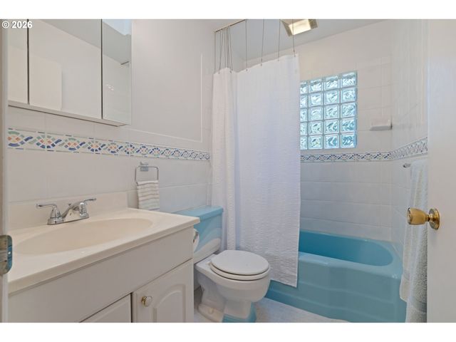 6167 Sw MILES Ct, Portland, OR 97219