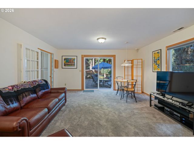 6167 Sw MILES Ct, Portland, OR 97219