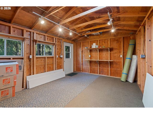 6167 Sw MILES Ct, Portland, OR 97219