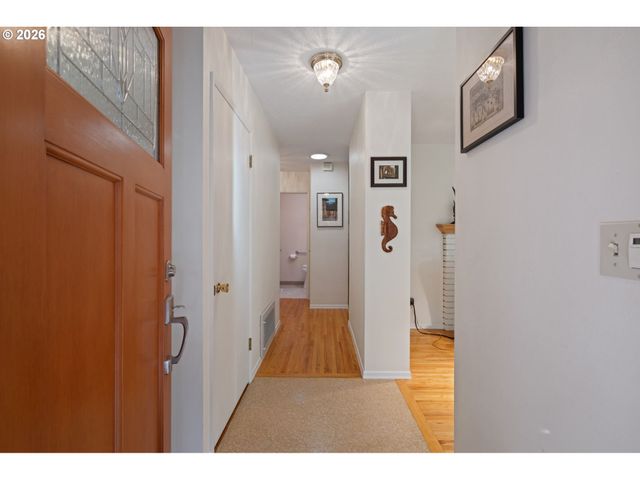 6167 Sw MILES Ct, Portland, OR 97219