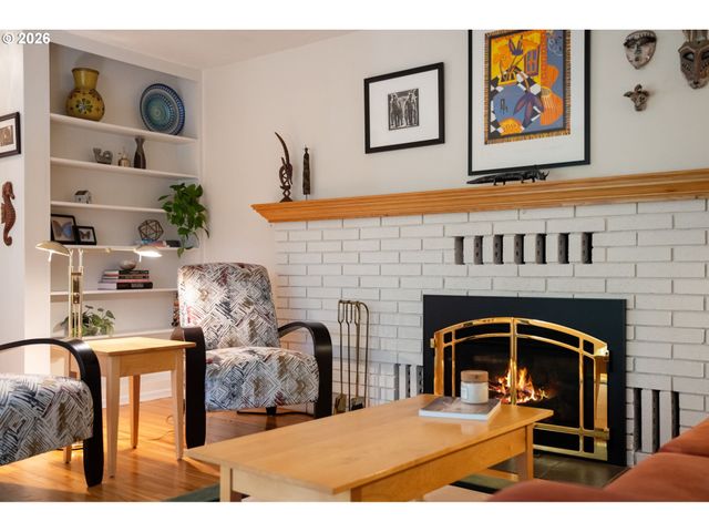 6167 Sw MILES Ct, Portland, OR 97219