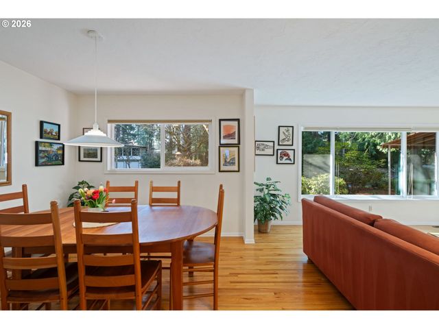 6167 Sw MILES Ct, Portland, OR 97219