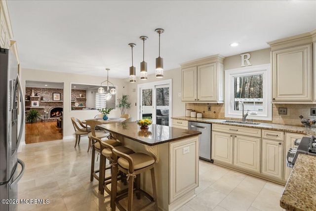 15 Country Lane, Manalapan, NJ 07726