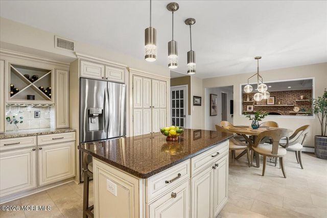 15 Country Lane, Manalapan, NJ 07726