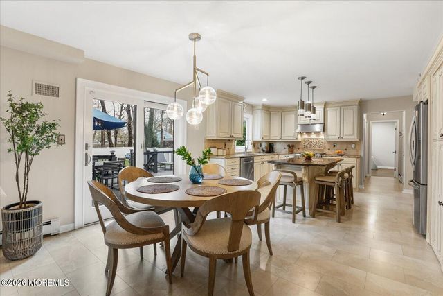 15 Country Lane, Manalapan, NJ 07726